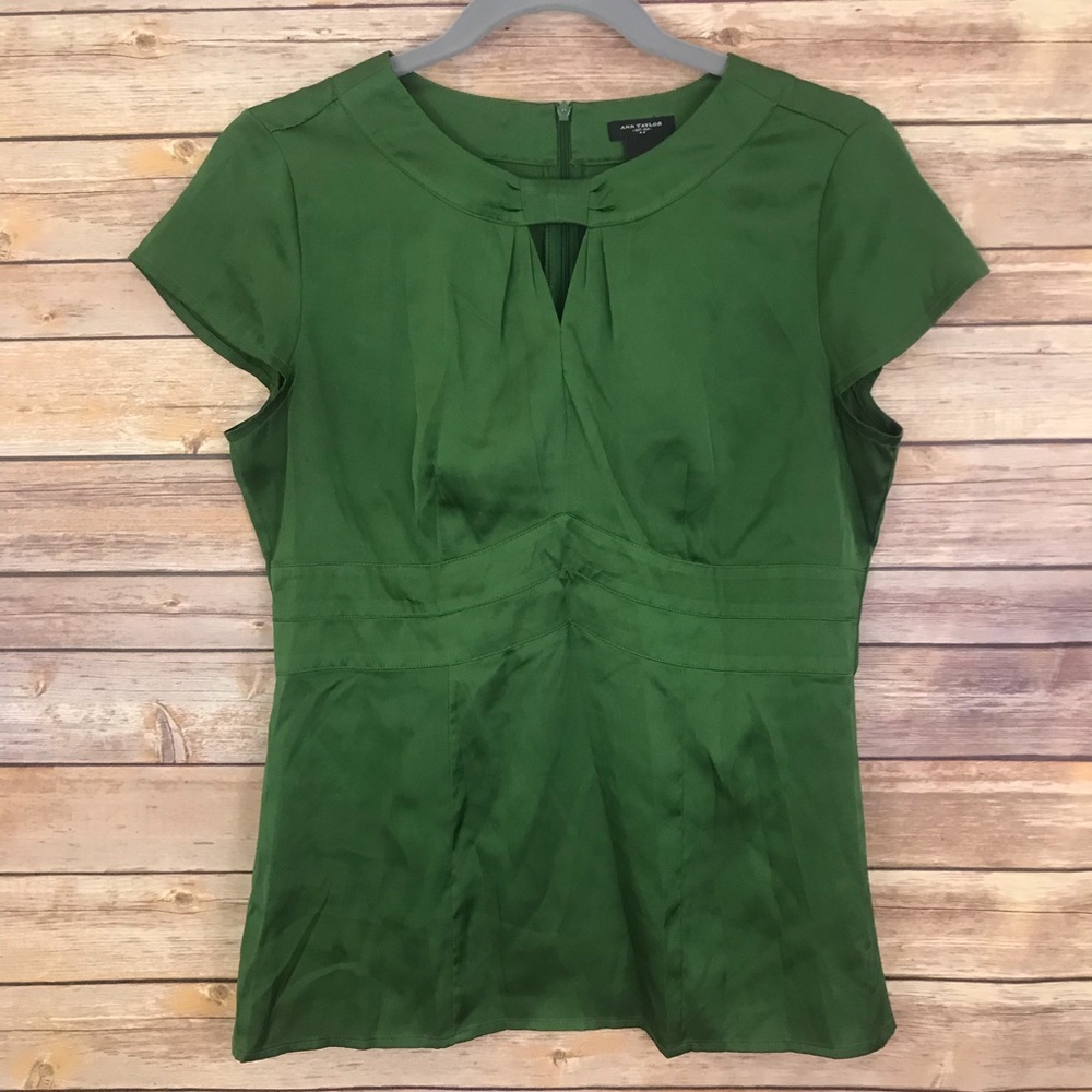 Ann Taylor Green Capped Sleeve Blouse Size 4